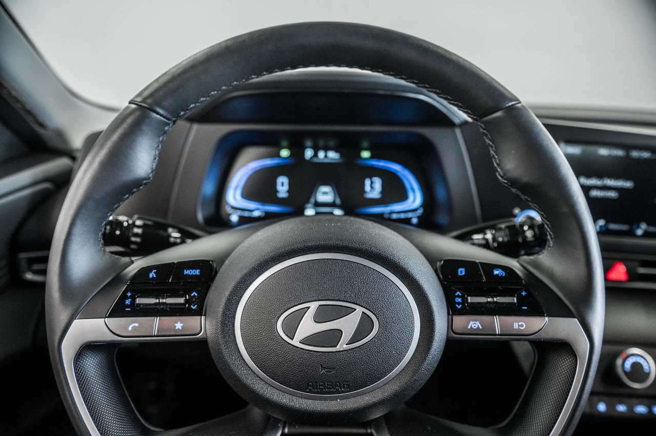 2025 Hyundai Elantra Preferred Main Image