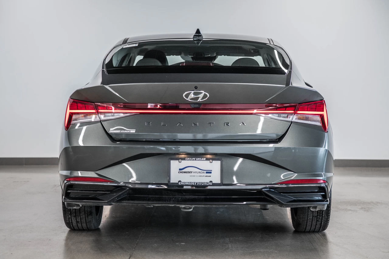 2023 Hyundai Elantra Luxury Main Image