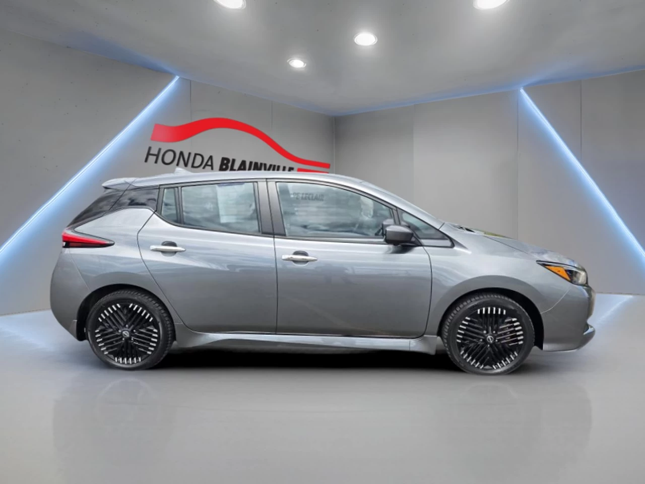2023 Nissan LEAF SV Hatchback Image principale