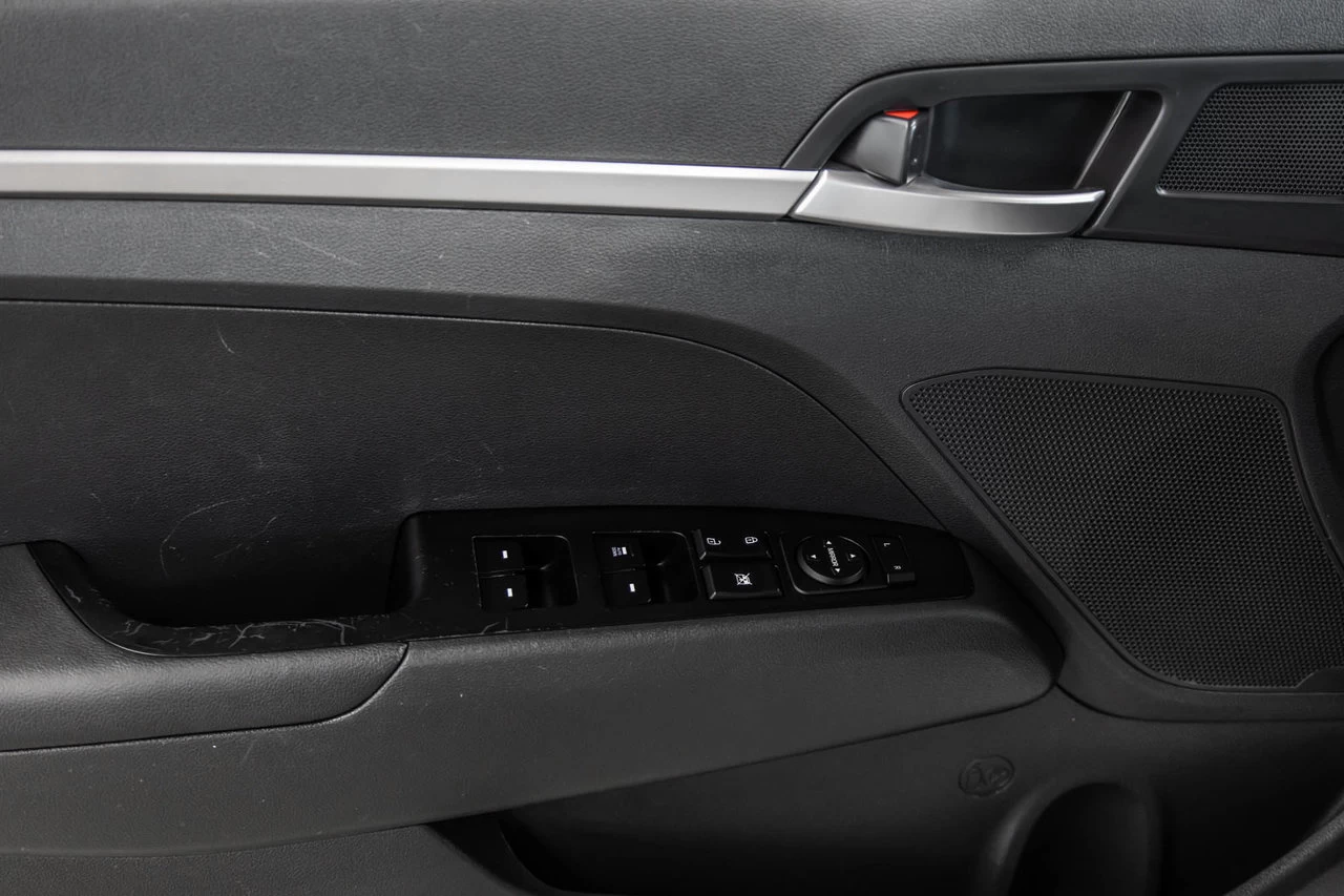 2020 Hyundai Elantra Essential Main Image