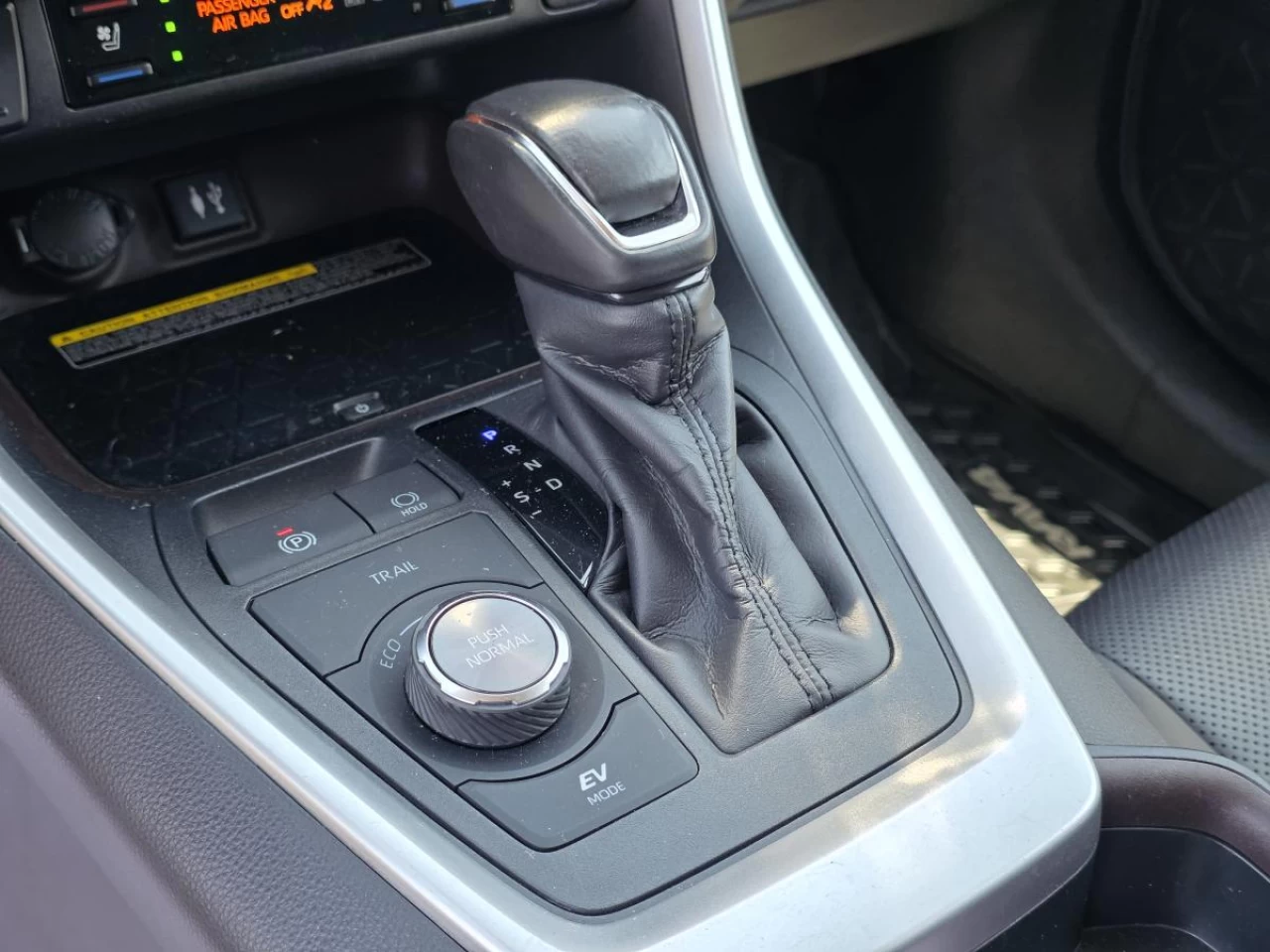 2019 Toyota RAV4 AWD Hybrid Limited Image principale