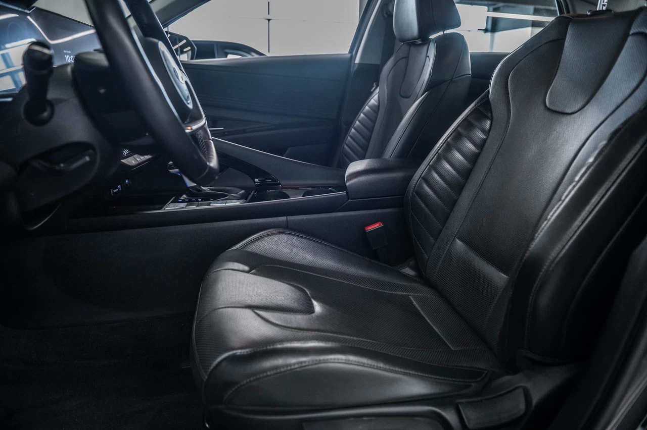 2023 Hyundai Elantra Luxury Main Image