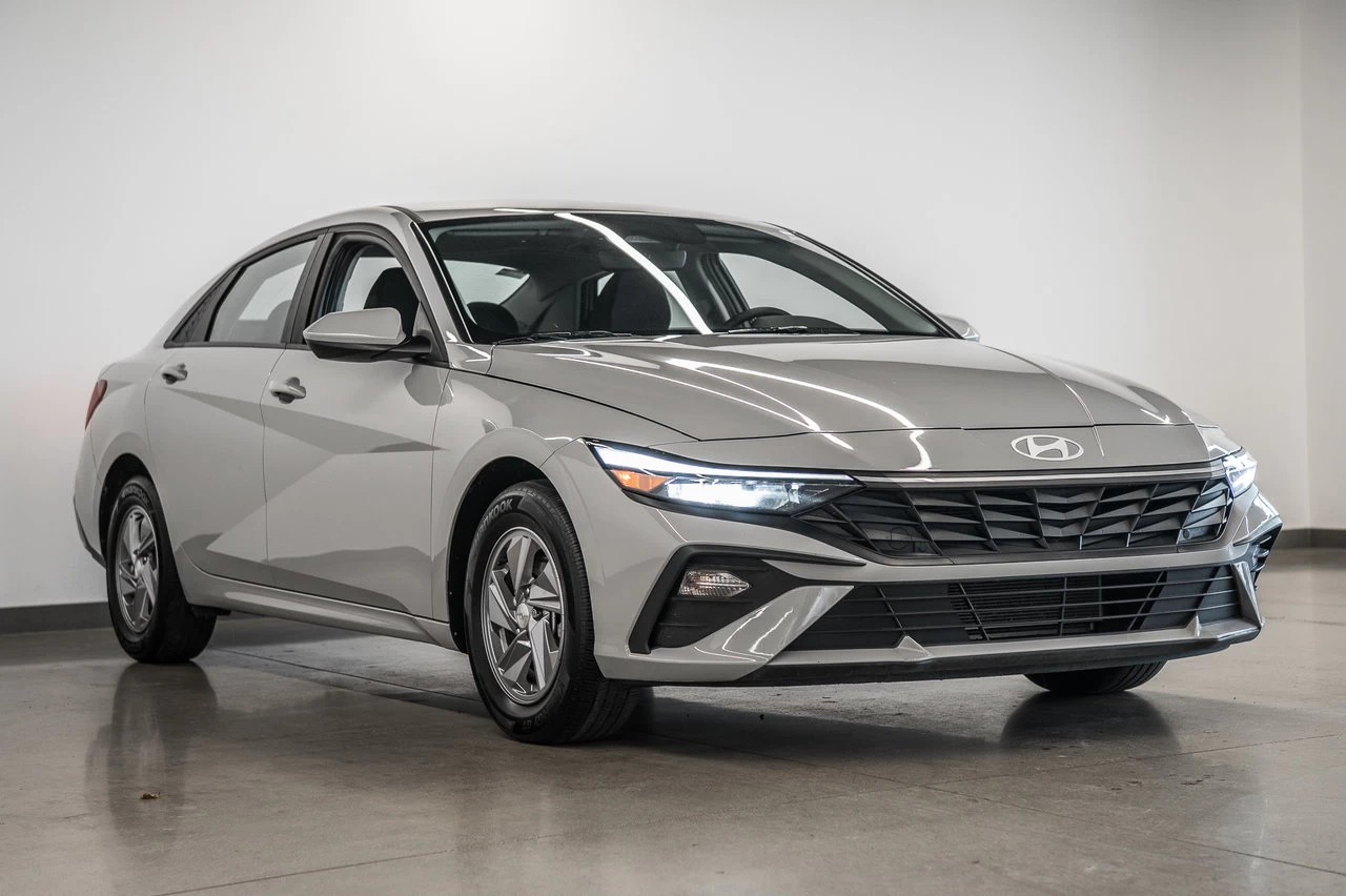2024 Hyundai Elantra Essential Main Image