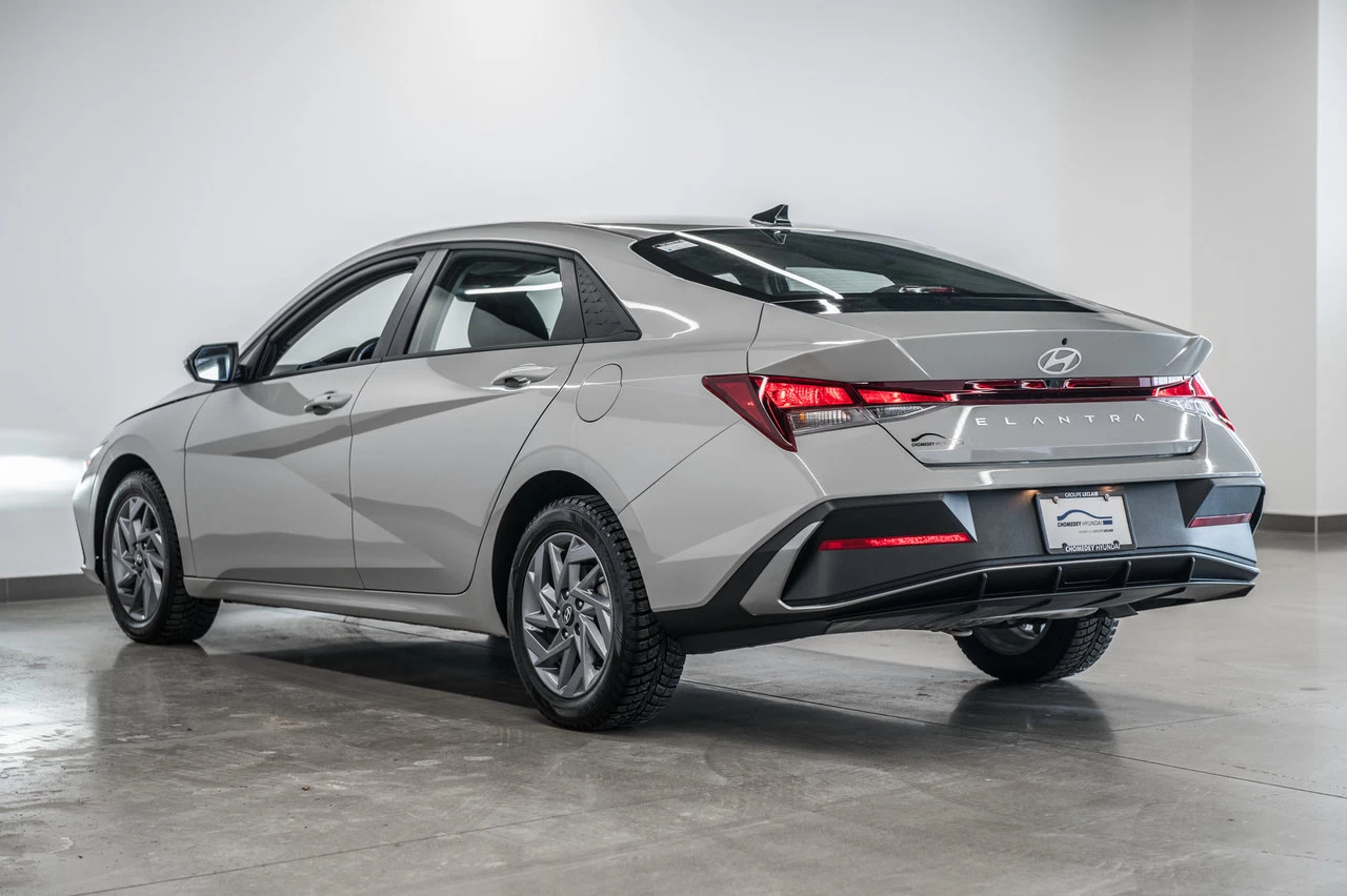 2025 Hyundai Elantra Preferred Main Image