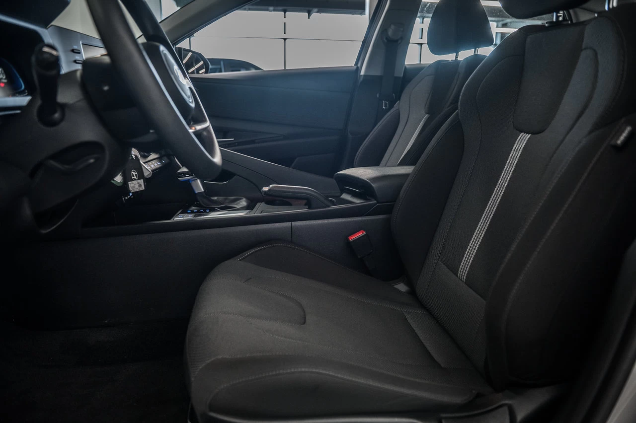 2024 Hyundai Elantra Essential Main Image