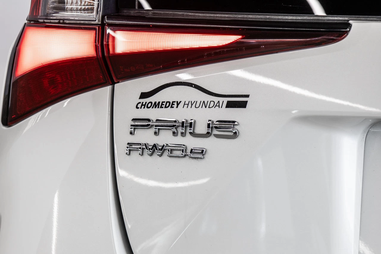 2019 Toyota Prius Tech. E-Awd Main Image