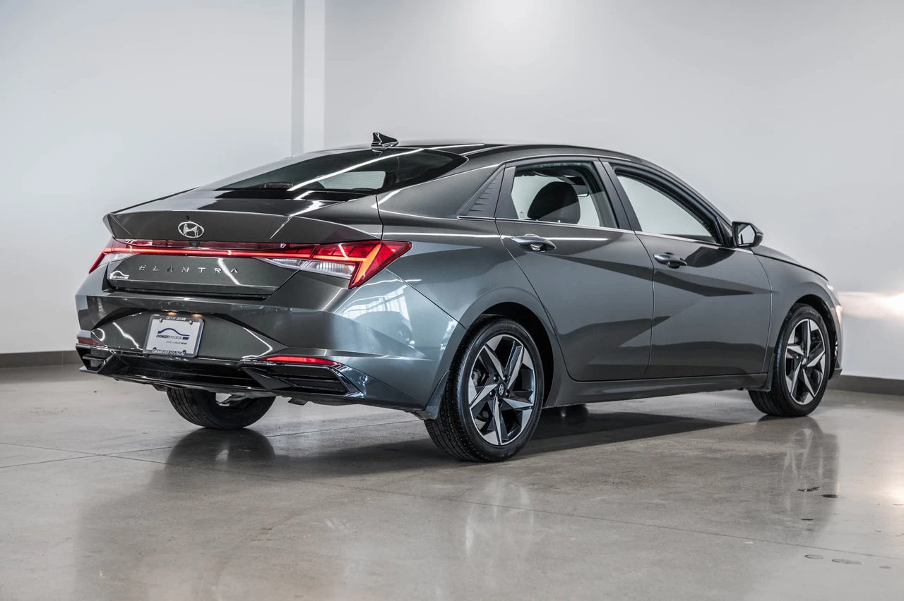 2023 Hyundai Elantra Luxury Main Image