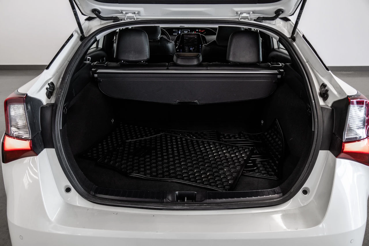 2019 Toyota Prius Tech. E-Awd Main Image