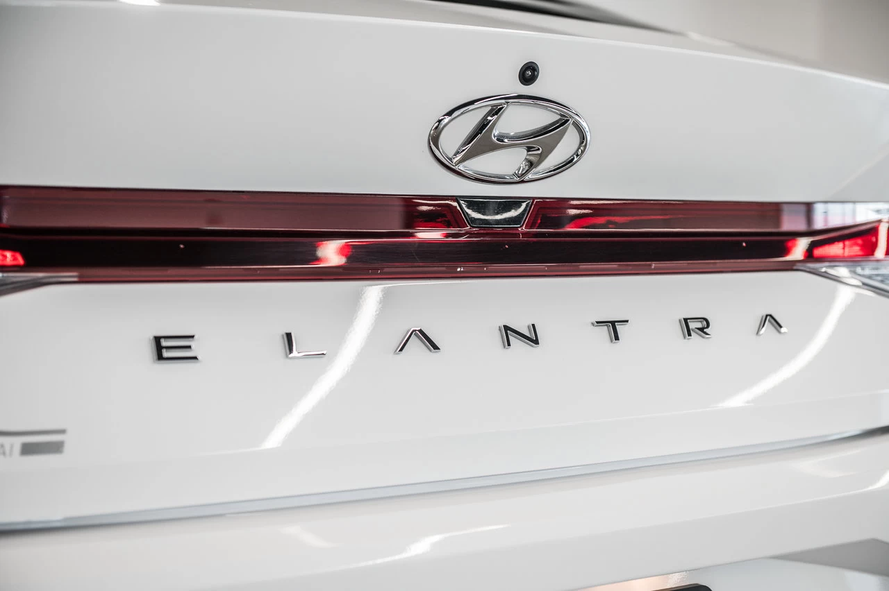 2023 Hyundai Elantra Essential Image principale