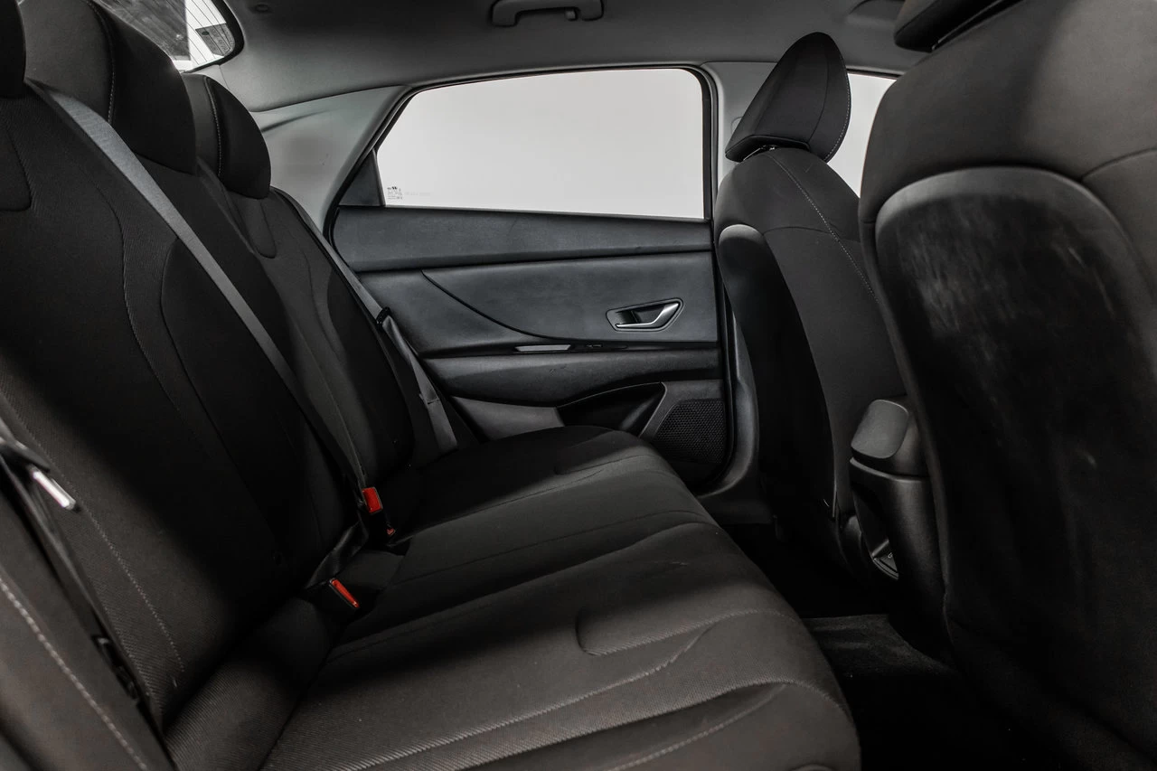 2024 Hyundai Elantra Essential Main Image