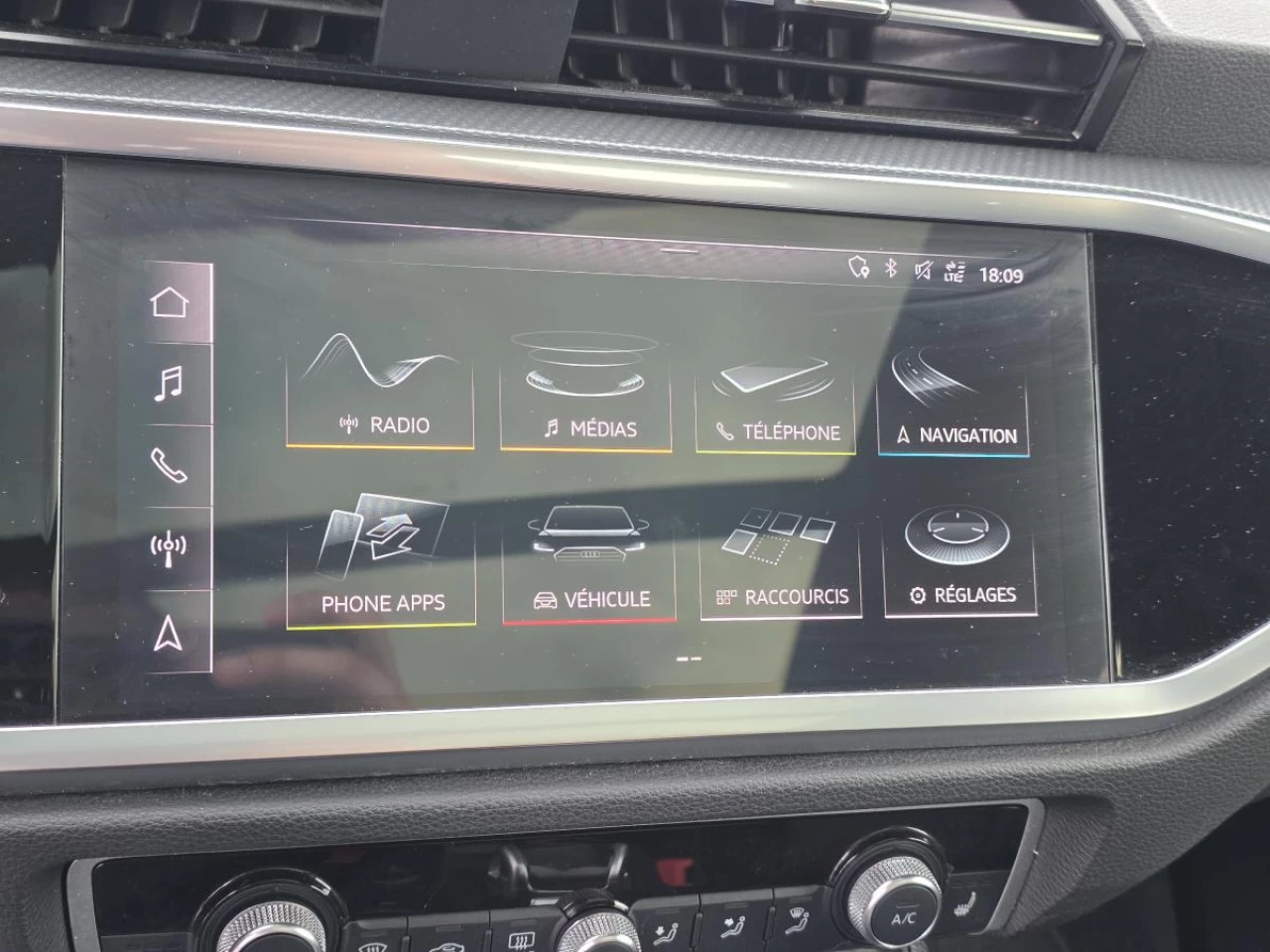 2020 Audi Q3 Technik 45 TFSI quattro Main Image