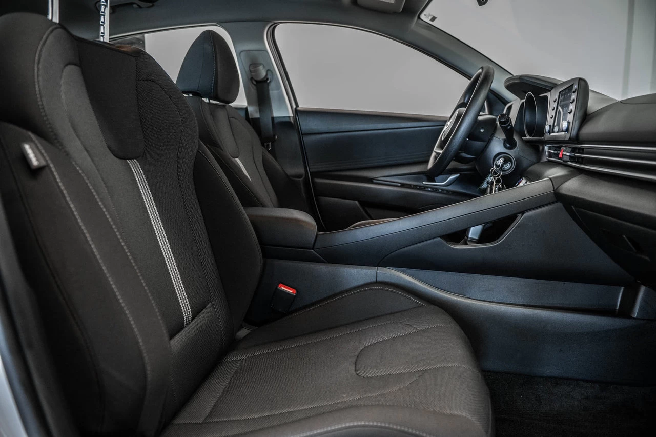 2023 Hyundai Elantra Essential Image principale