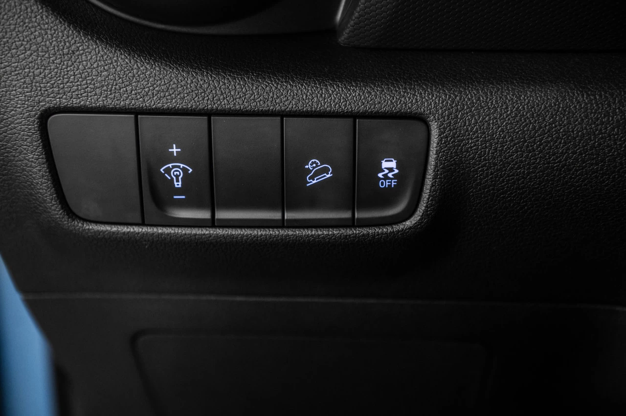 2023 Hyundai Kona Essential Main Image