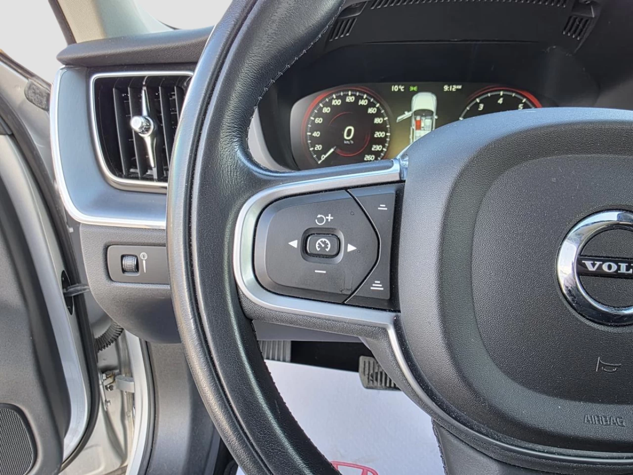 2019 Volvo XC60 T6 AWD Momentum Image principale