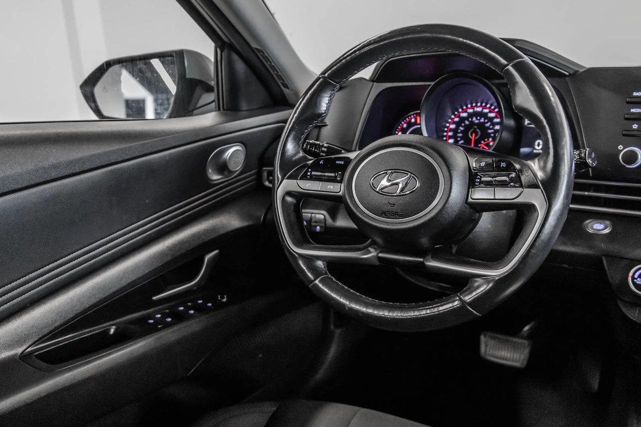 2022 Hyundai Elantra Preferred Image principale