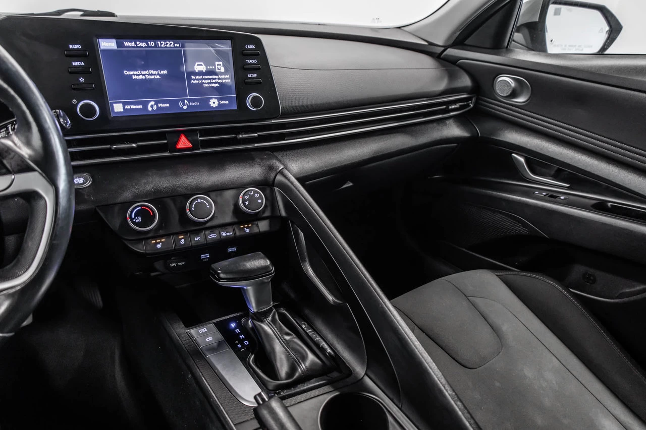 2022 Hyundai Elantra Preferred Image principale