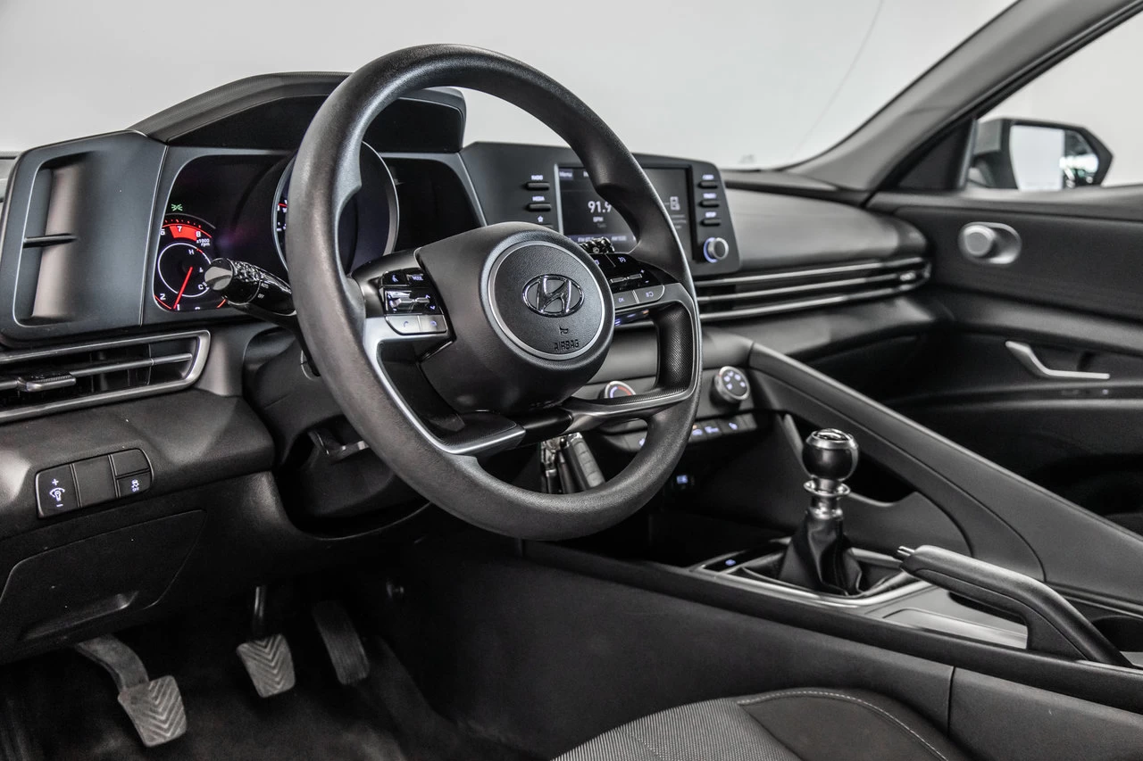 2022 Hyundai Elantra Essential Image principale
