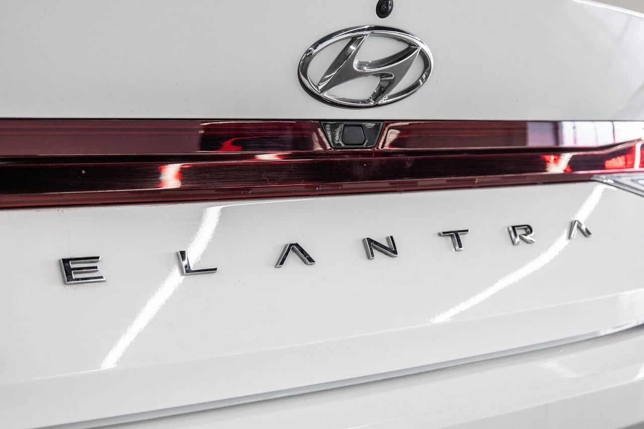 2022 Hyundai Elantra Preferred Main Image