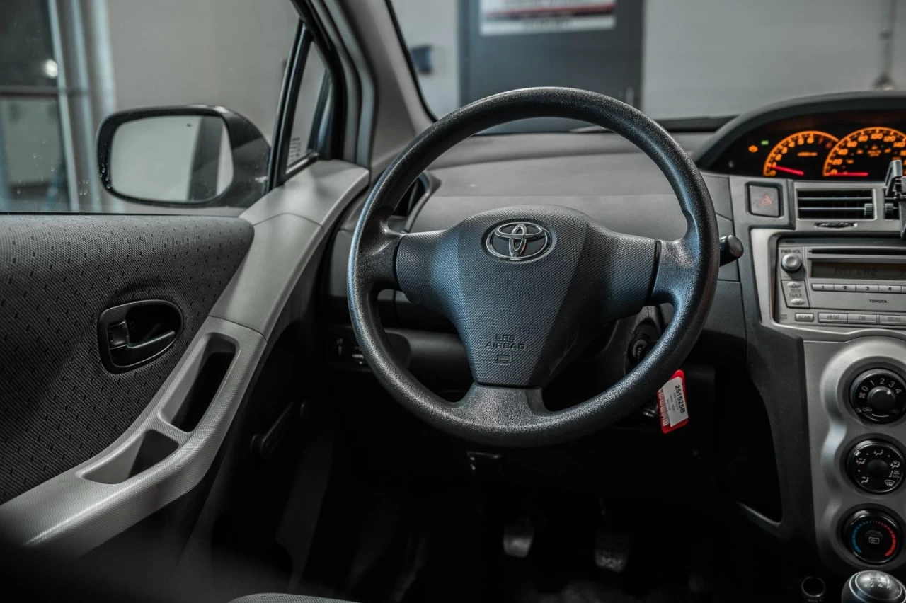 2009 Toyota Yaris Manuelle de base AUBAINE!!! Main Image