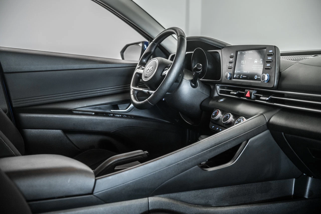 2022 Hyundai Elantra Preferred Image principale