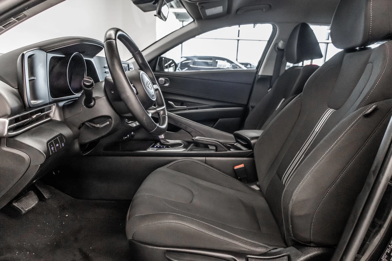 2023 Hyundai Elantra Preferred Main Image