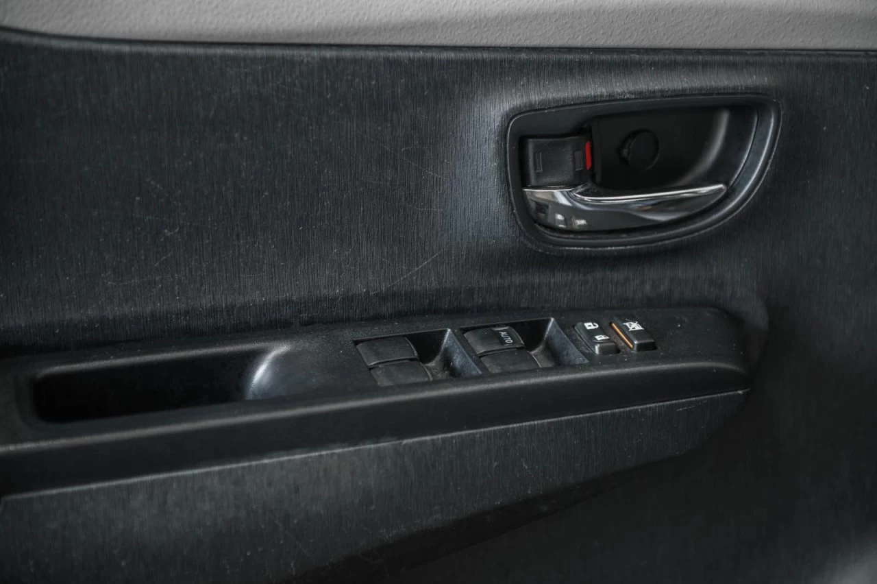 2012 Toyota Yaris Manuelle Hatchback AUBAINE! Image principale