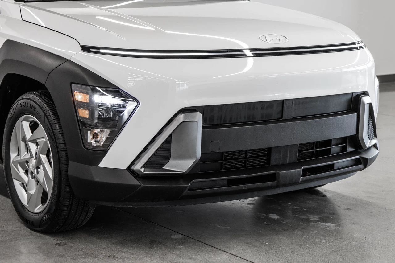 2024 Hyundai Kona Essential Main Image