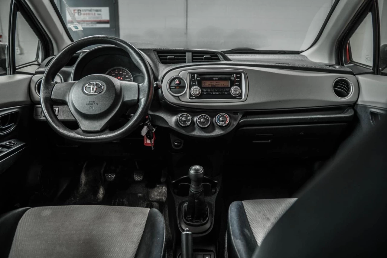 2012 Toyota Yaris Manuelle Hatchback AUBAINE! Image principale
