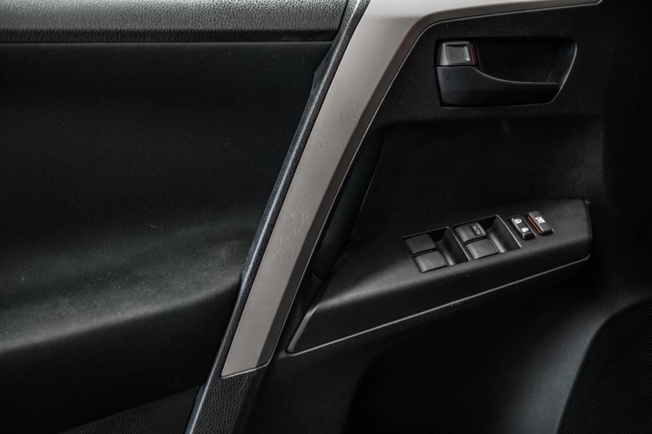 2016 Toyota RAV4 LE MAGS+SIEGES.CHAUFF+BLUETOOTH+CAM.RECUL Main Image
