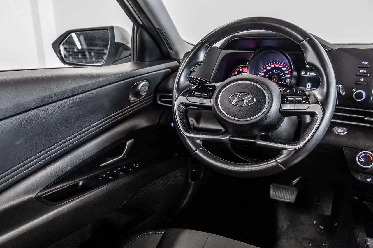 2022 Hyundai Elantra Preferred Main Image