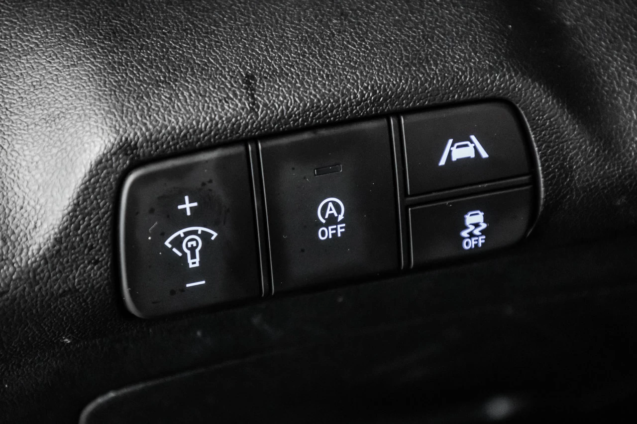 2023 Hyundai Elantra Essential Main Image