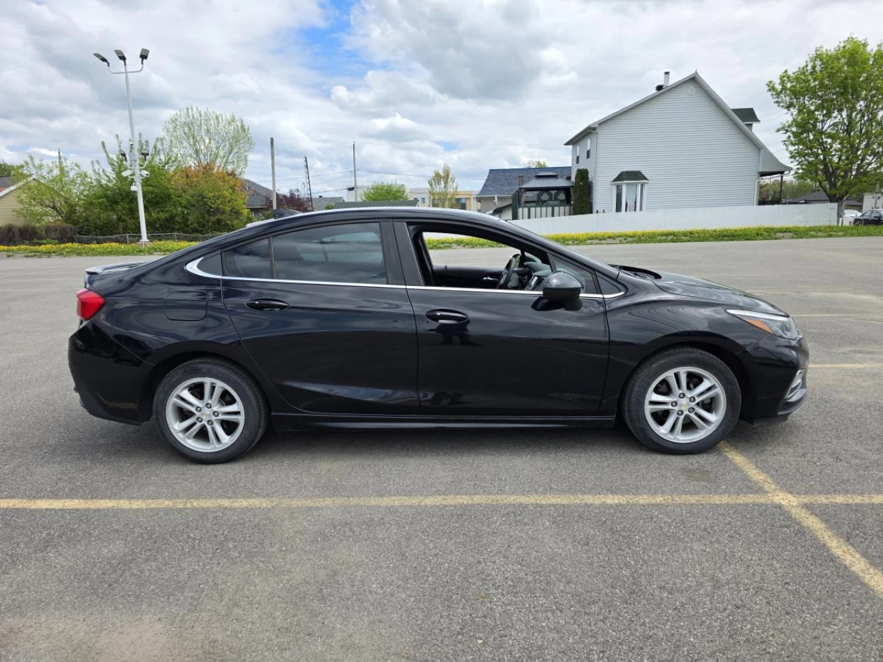 2018 Chevrolet Cruze Sedan LT (Manual) Image principale