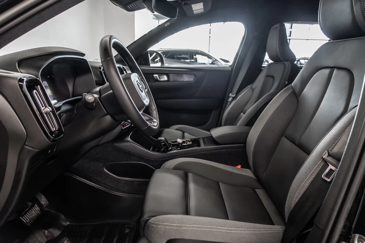 2023 Volvo XC40 Core Awd Image principale