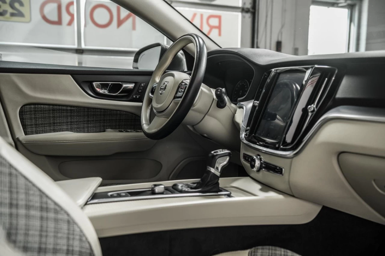2020 Volvo V60 T5 AWD+TOIT.PANO+CUIR+CARPLAY+SIEGES.CHAUFFANTS Main Image