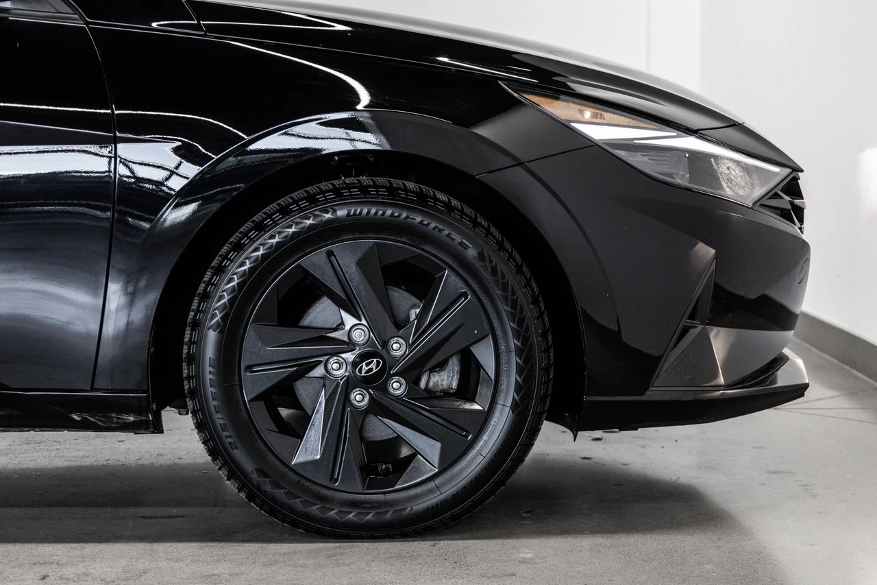 2023 Hyundai Elantra Preferred Main Image