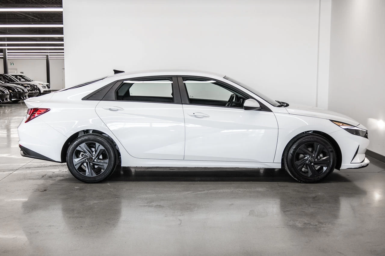 2022 Hyundai Elantra Preferred Main Image