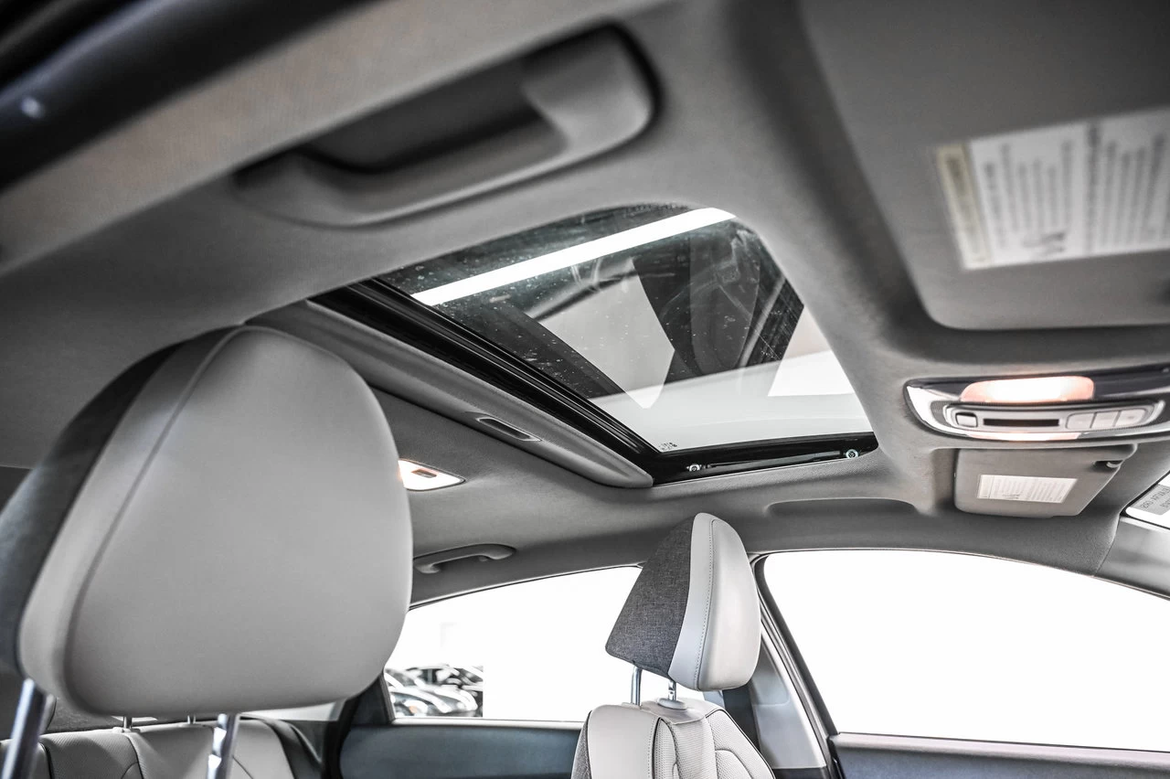 2021 Hyundai Elantra Ultimate Tech Main Image
