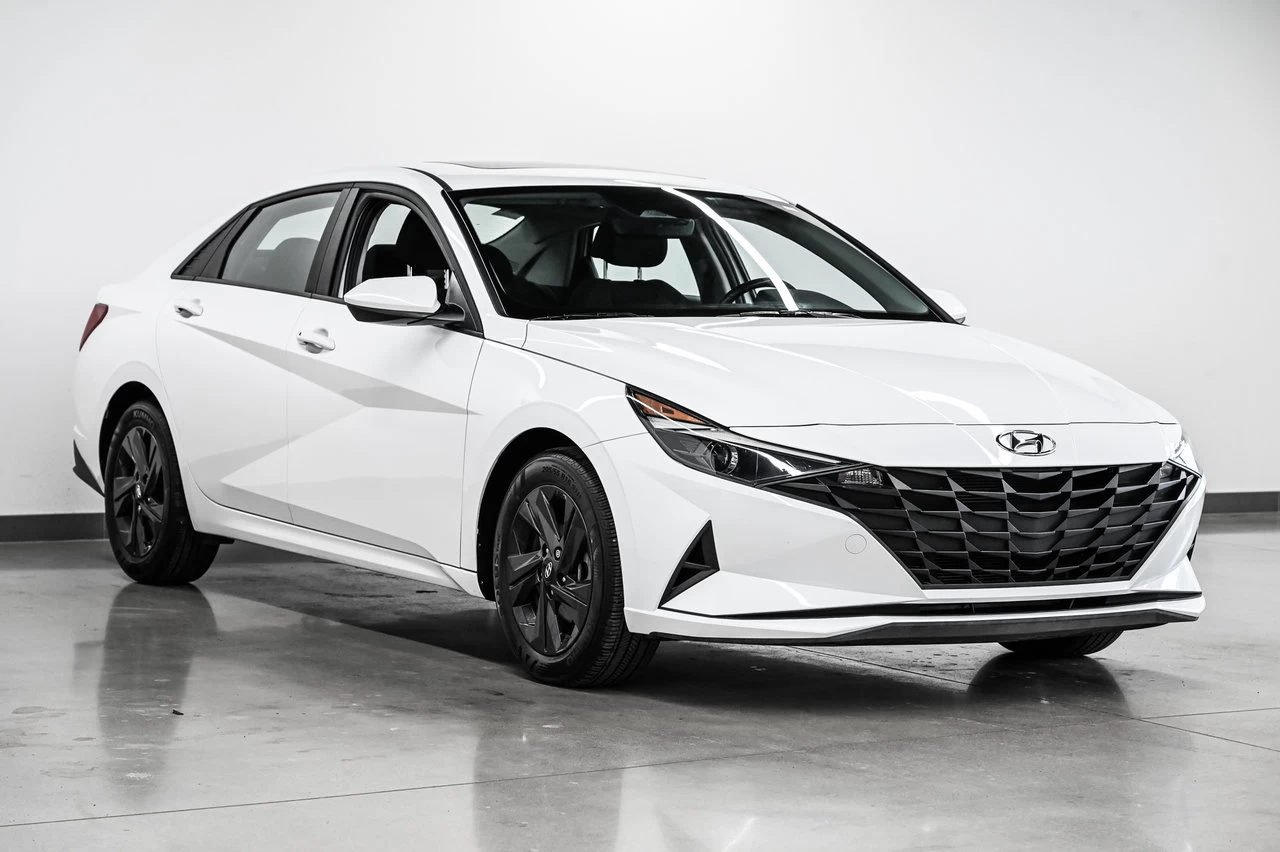 2022 Hyundai Elantra Preferred Main Image