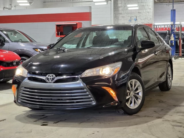 Toyota Camry 4dr Sdn I4 Auto SE 2017