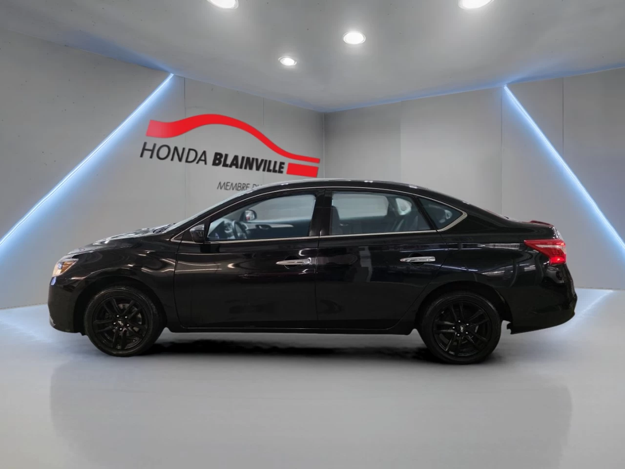 2016 Nissan Sentra 4dr Sdn CVT SV Main Image
