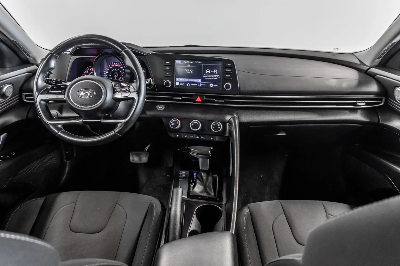 2022 Hyundai Elantra Preferred Main Image