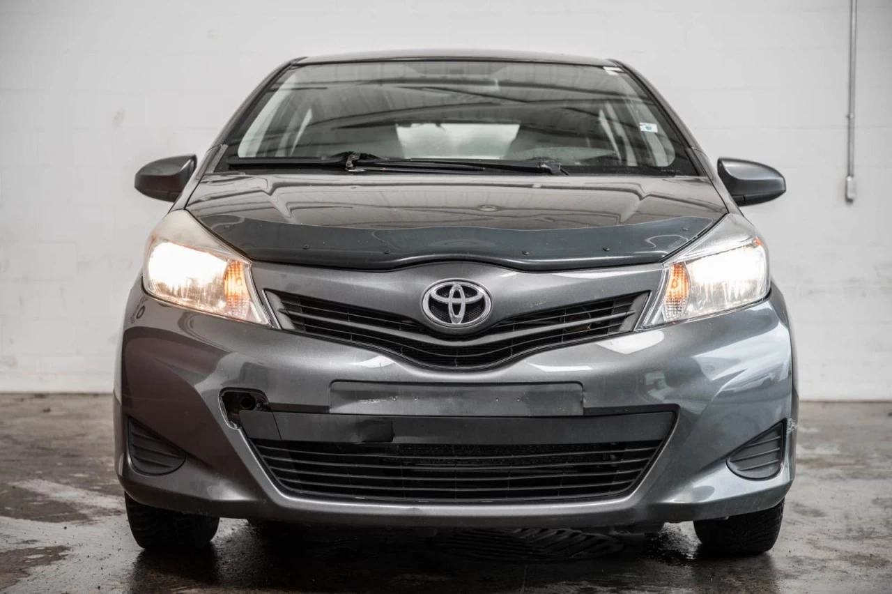 2012 Toyota Yaris Manuelle Hatchback AUBAINE! Image principale