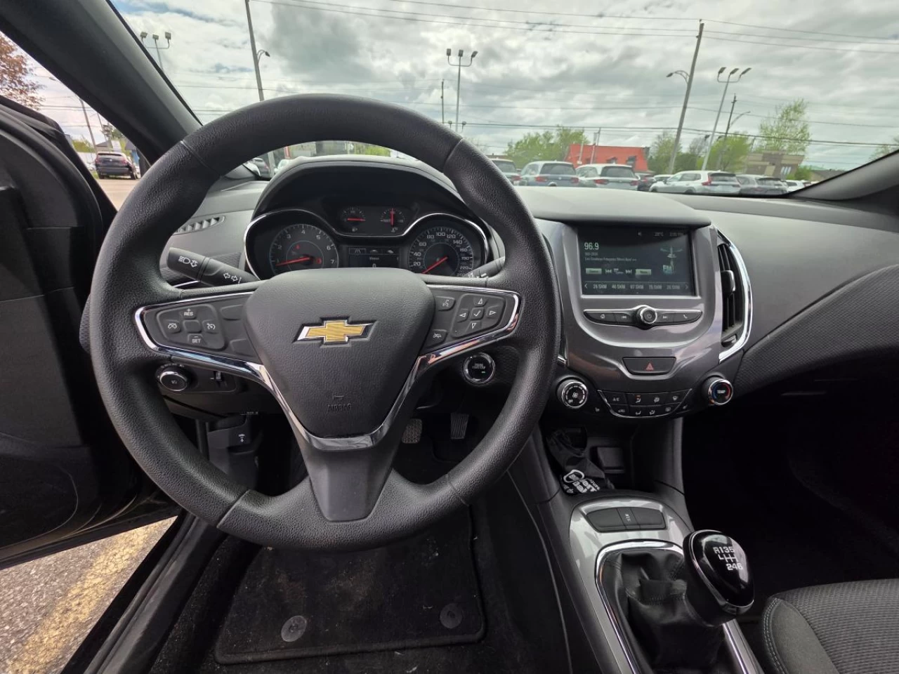 2018 Chevrolet Cruze Sedan LT (Manual) Image principale