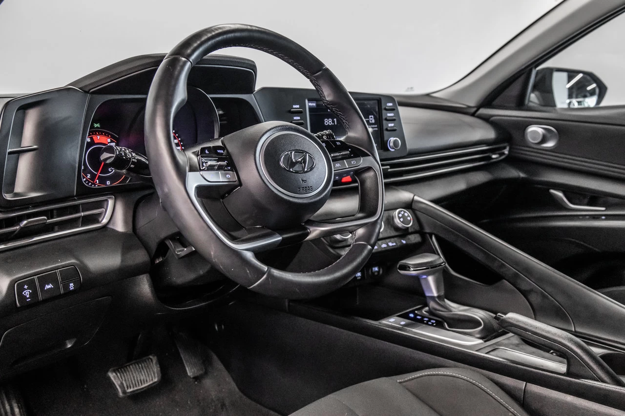 2023 Hyundai Elantra Preferred Main Image