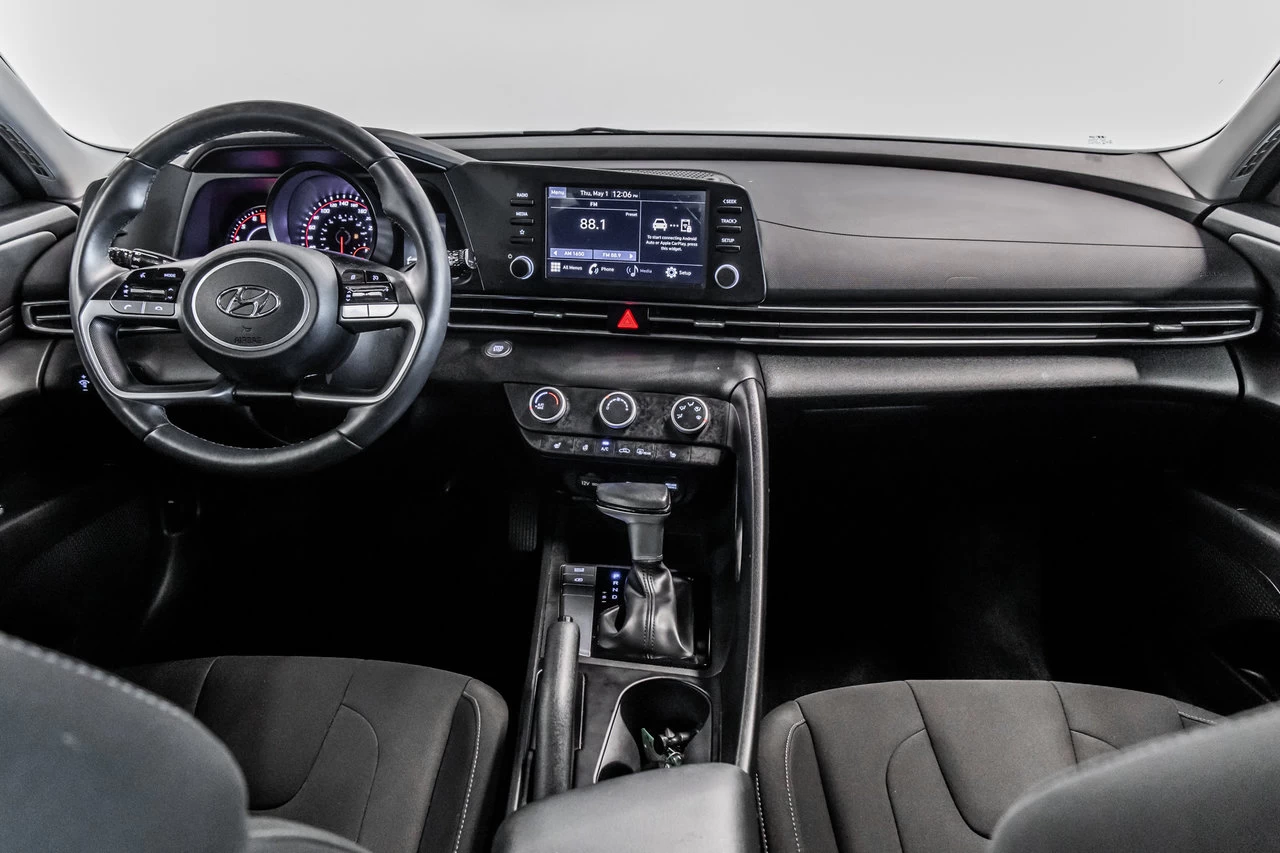 2023 Hyundai Elantra Preferred Main Image