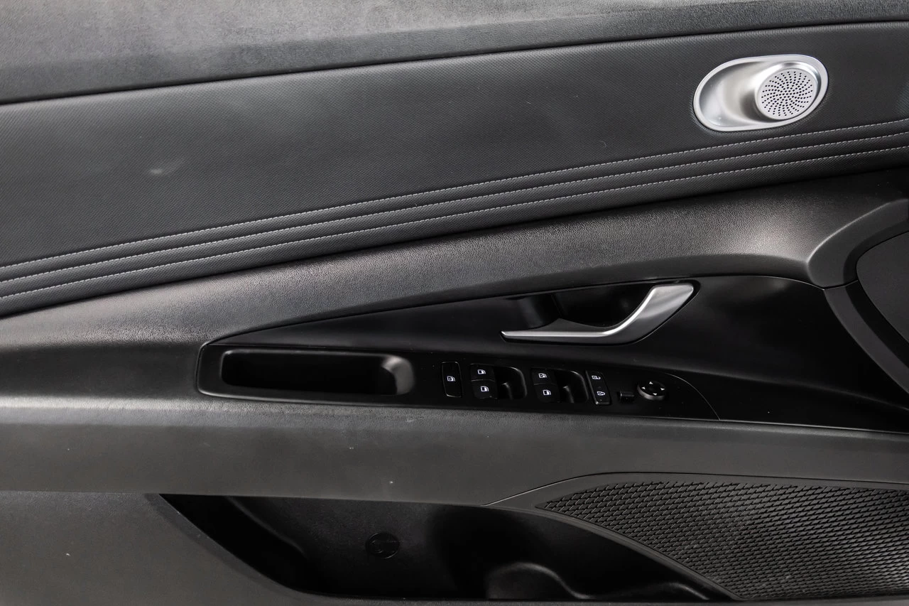 2022 Hyundai Elantra Preferred Main Image