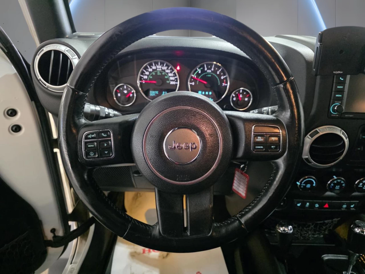 2015 Jeep Wrangler 4WD 4dr Sahara Image principale