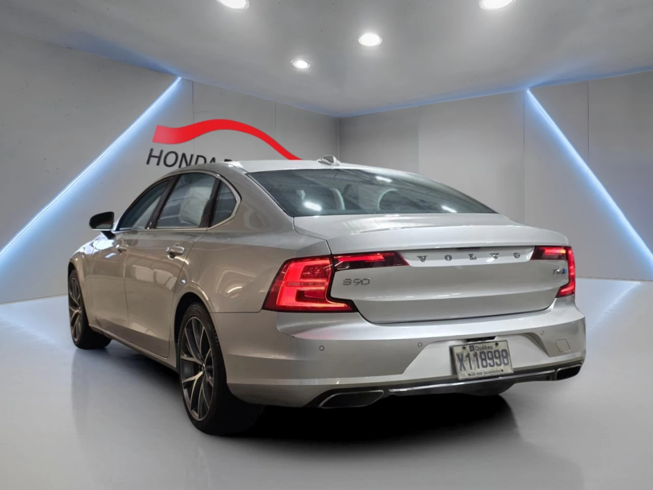 2018 Volvo S90 T6 AWD Momentum Image principale