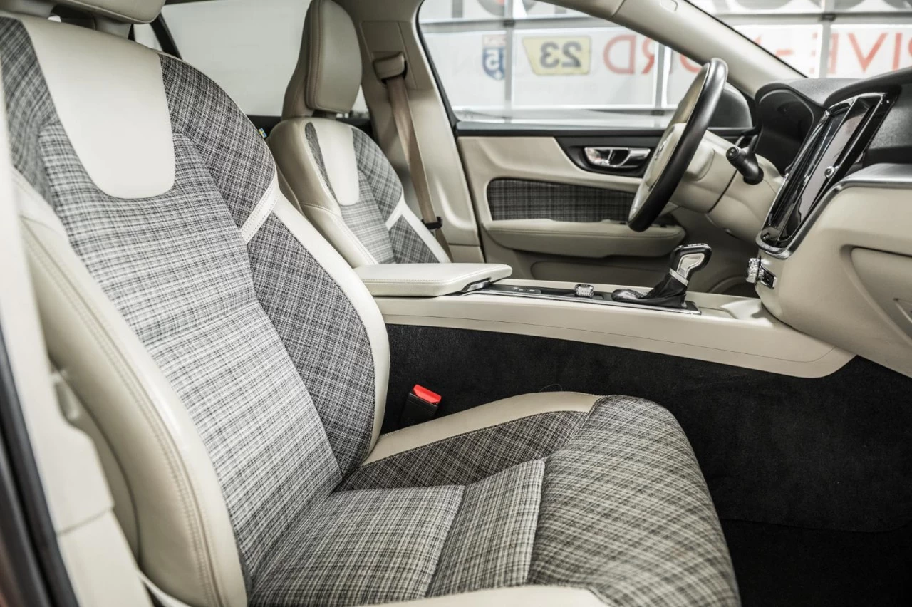 2020 Volvo V60 T5 AWD+TOIT.PANO+CUIR+CARPLAY+SIEGES.CHAUFFANTS Main Image