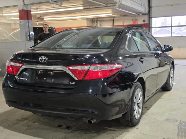 Toyota Camry 4dr Sdn I4 Auto SE 2017